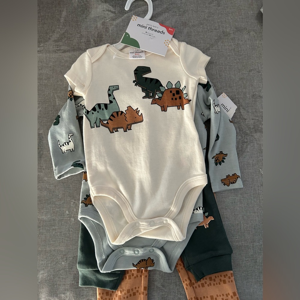 New with tags dinosaur outfit set size 6 months